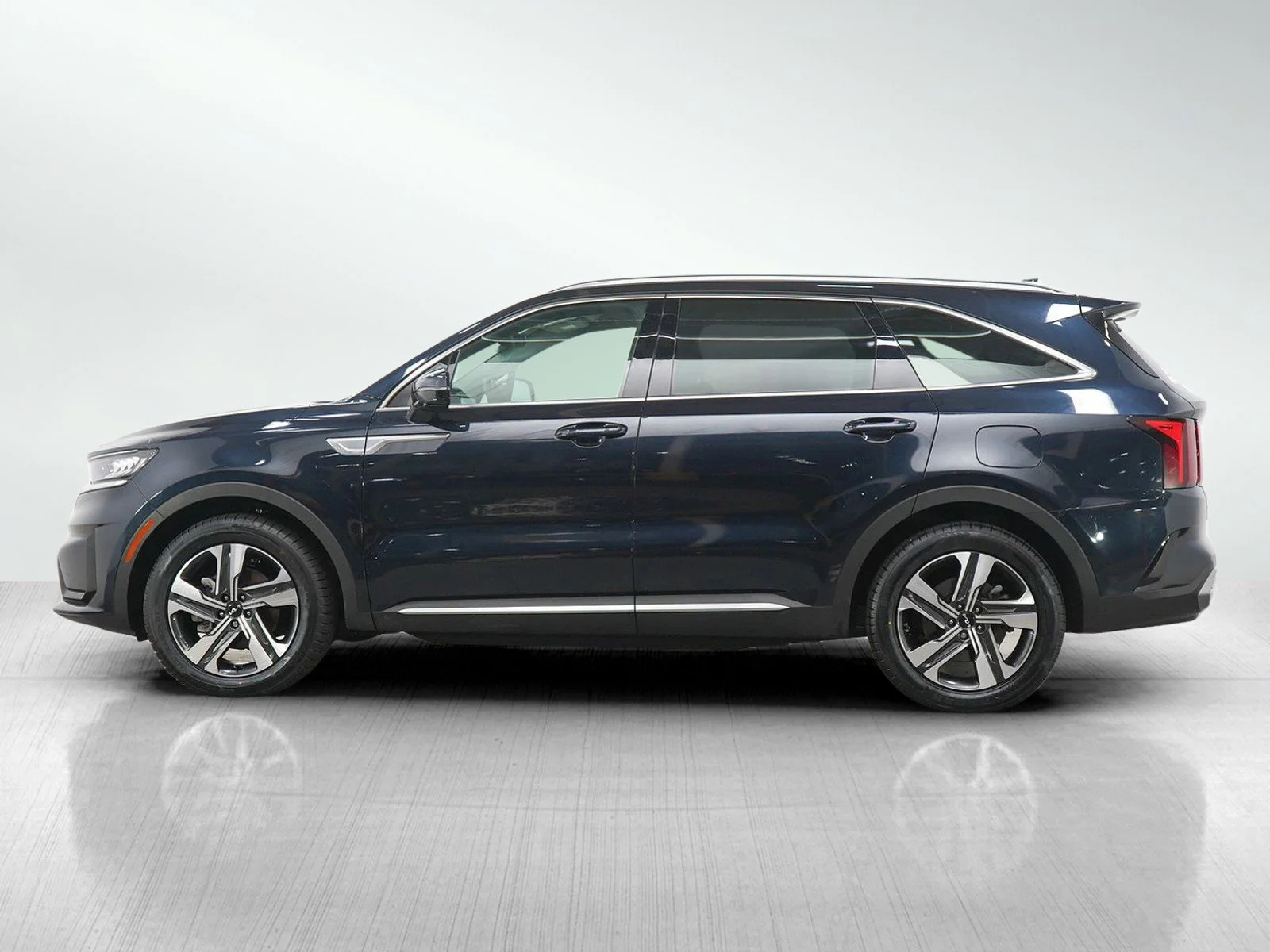 Used 2023 Kia Sorento EX Hybrid with VIN KNDRHDLG5P5166978 for sale in South Saint Paul, Minnesota