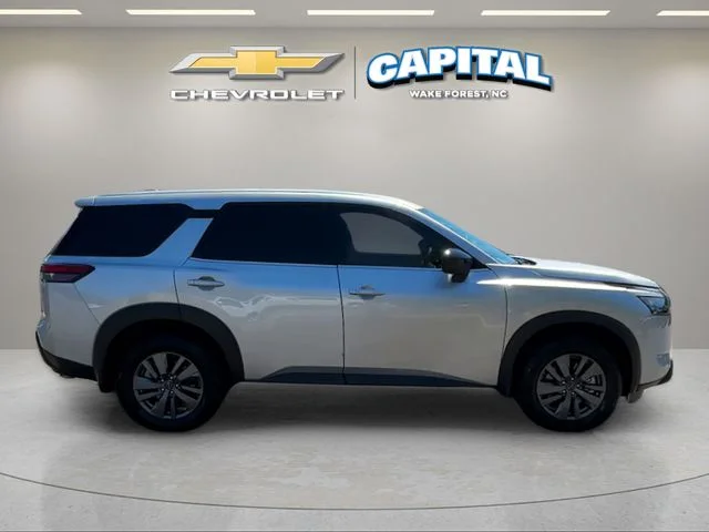 Used 2025 Silver Nissan S image 6