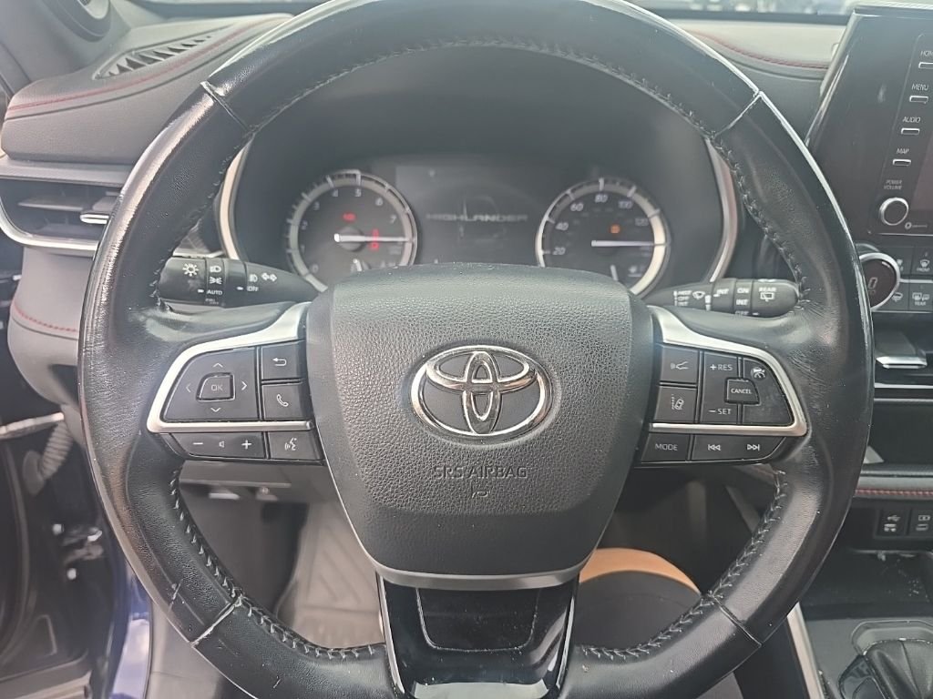 Used 2022  Toyota XSE image 12