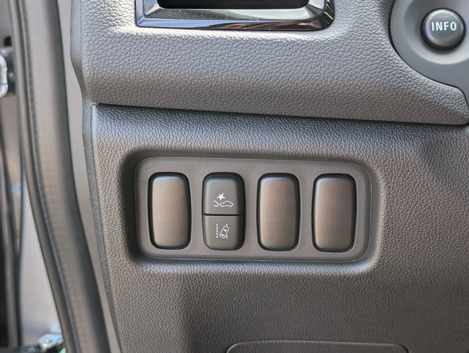 New 2027 Gray Mitsubishi 2.0 ES image 27
