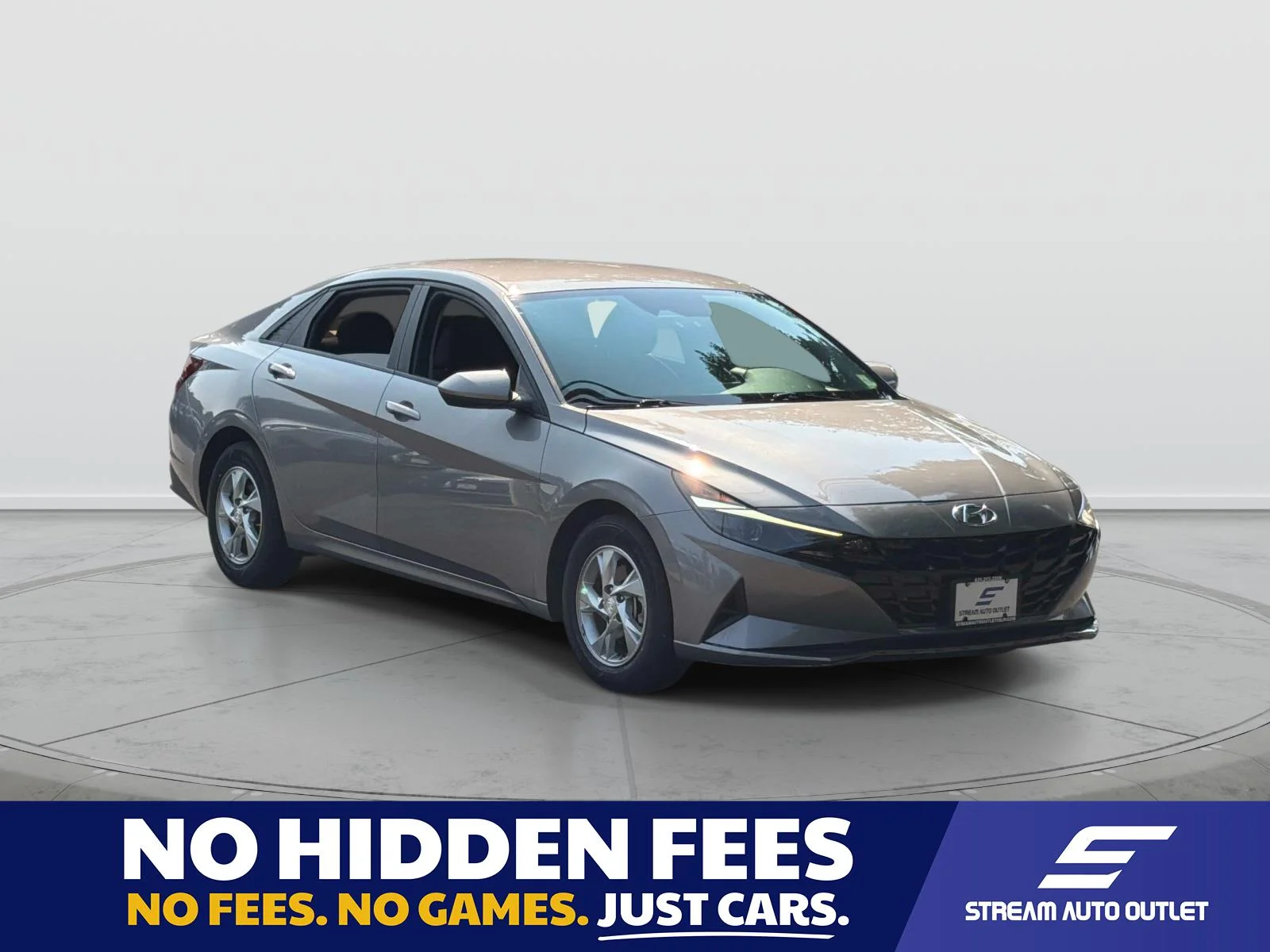 Used 2023 Silver Hyundai SE image 1