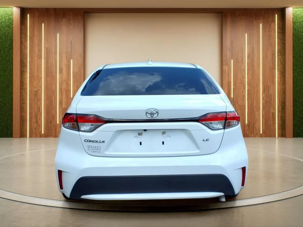 Used 2021 White Toyota LE image 29