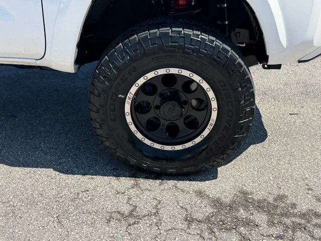 Used 2017 White Toyota SR5 image 9
