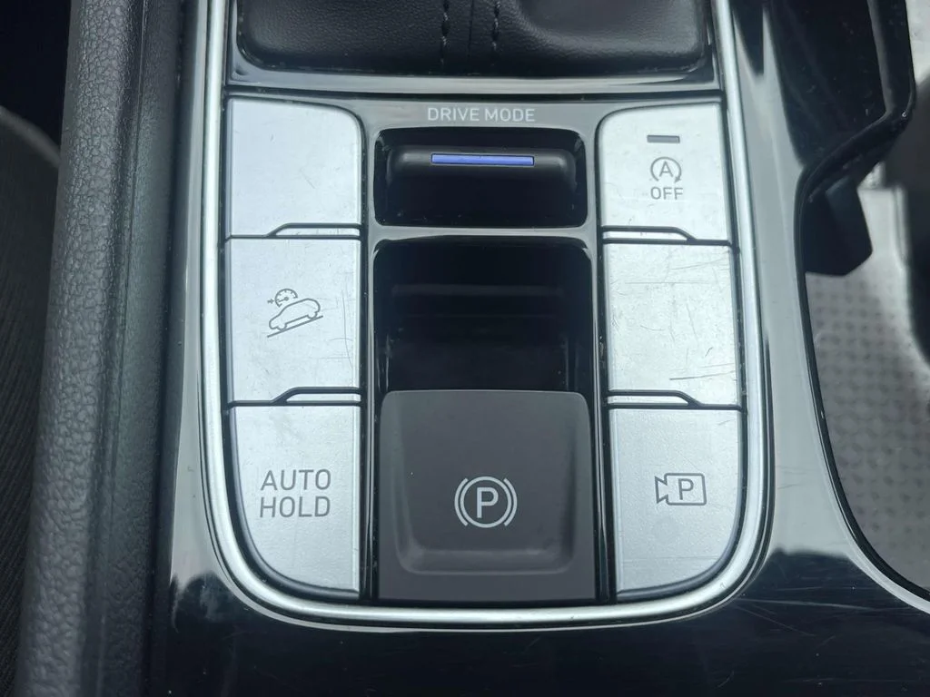 Used 2025 Gray Hyundai SEL image 28