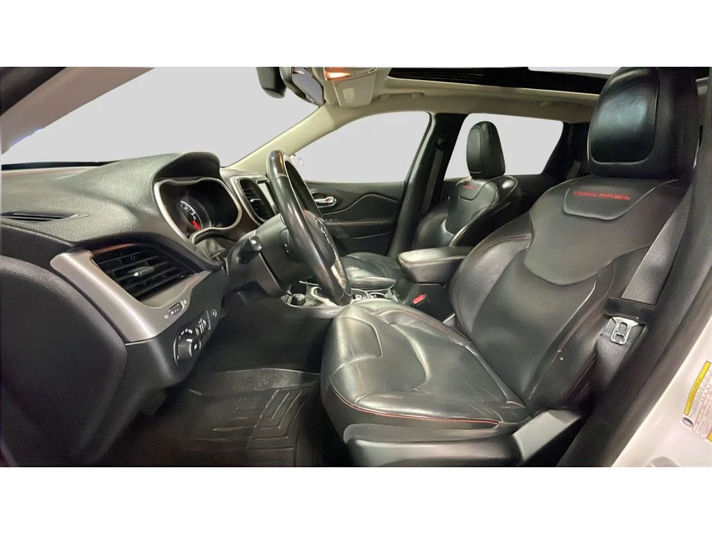 Used 2016 Bright White Clearcoat Jeep Trailhawk image 12