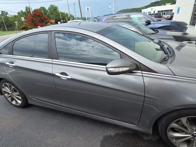 Used 2014 Gray Hyundai SE image 3