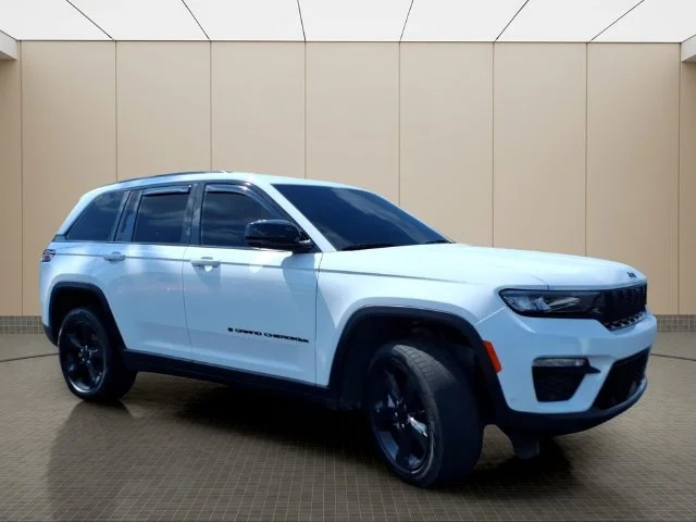 Used 2024 White Jeep Limited image 4