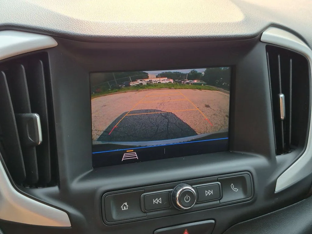 Used 2021 White GMC SLE image 19