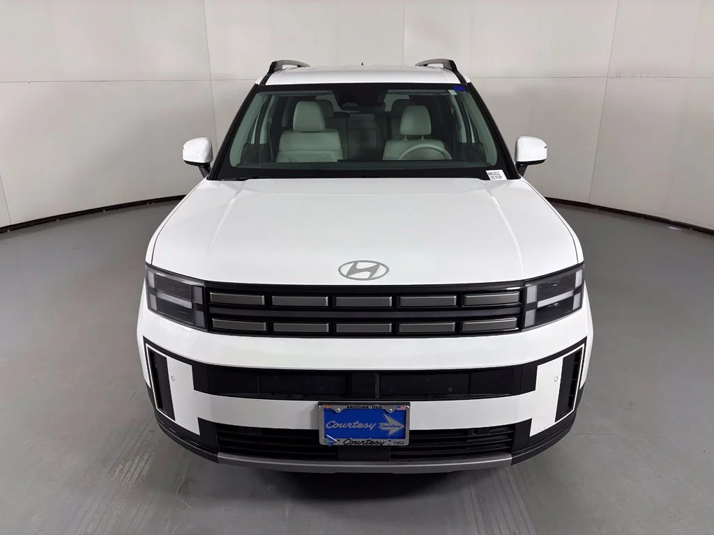 Used 2025 White Hyundai SEL image 3
