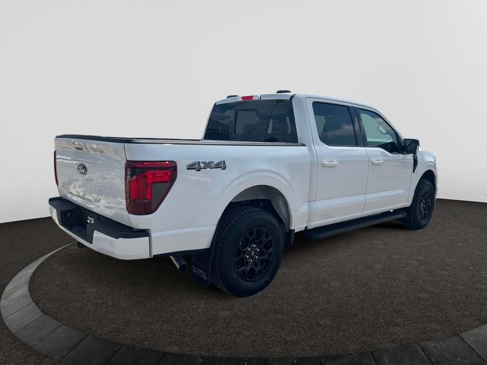 New 2026 Oxford White Ford XLT image 5