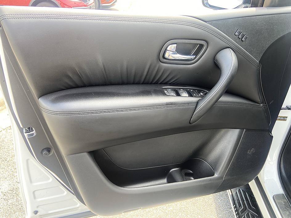 Used 2021 Aspen White Tricoat Nissan SL image 9