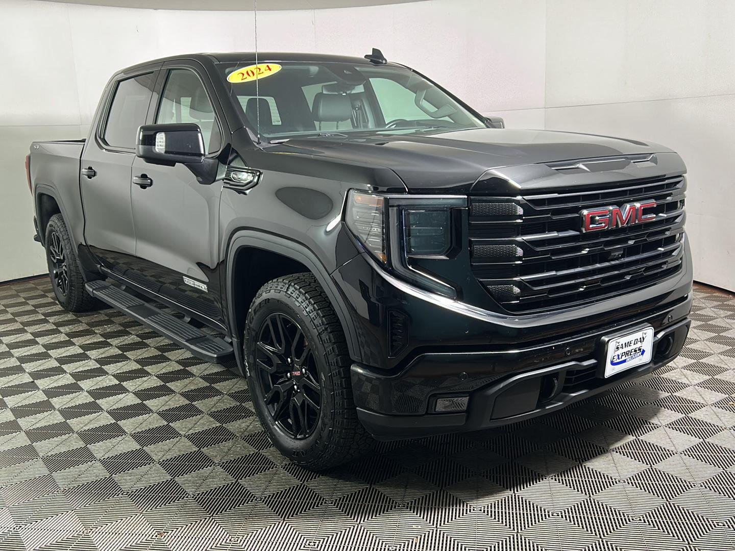 Used 2024 Onyx Black GMC Elevation image 4
