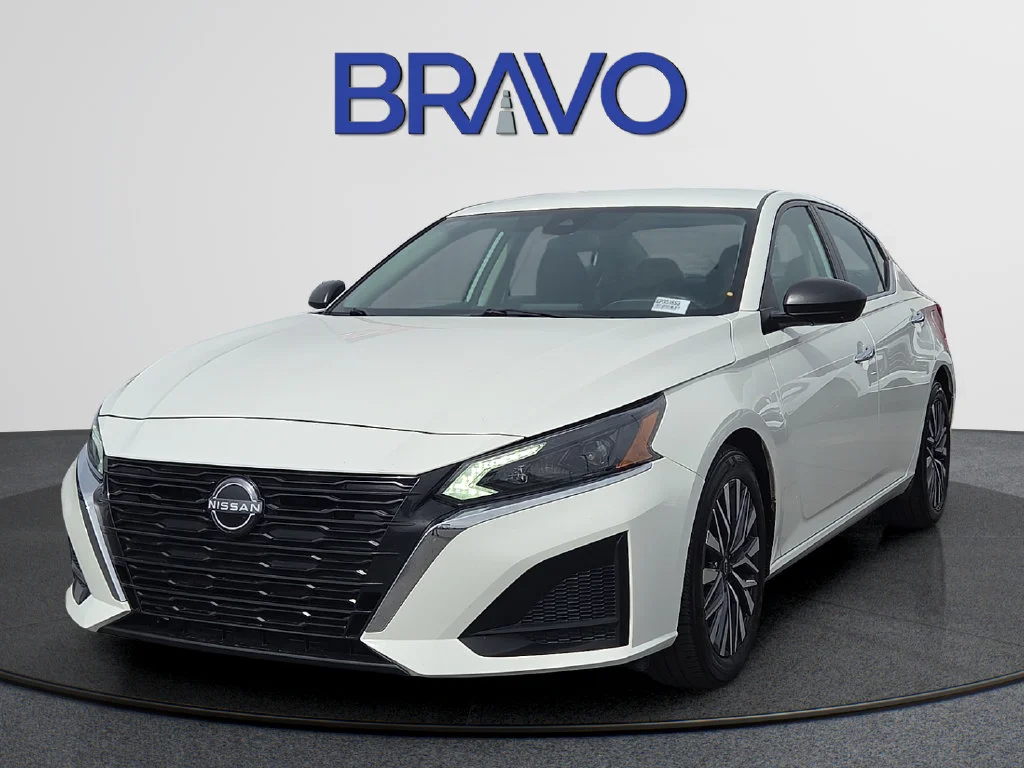 Used 2025  Nissan SV image 1