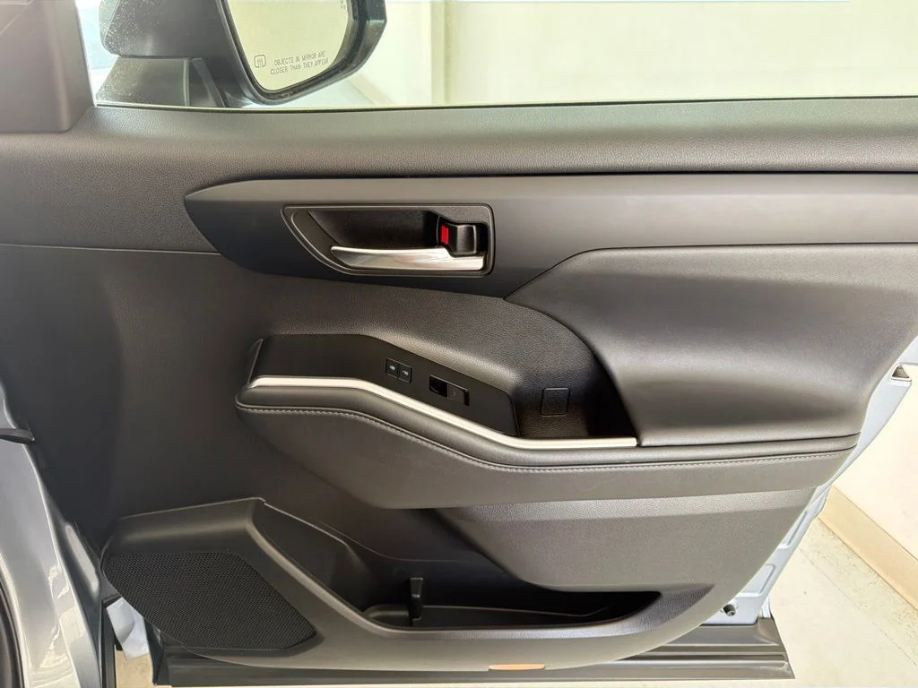 Used 2022 Moon Dust Toyota XLE image 42