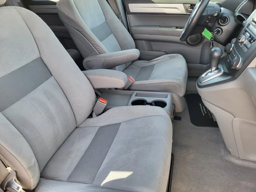 Used 2011 Alabaster Silver Metallic Honda SE image 24