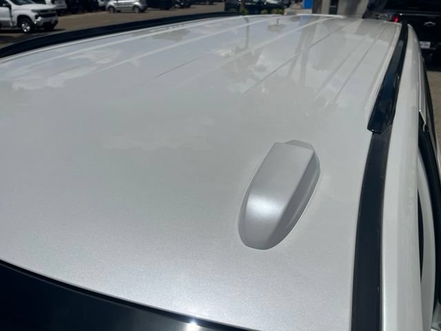Used 2025 Iridescent Pearl Tricoat Chevrolet RST image 11