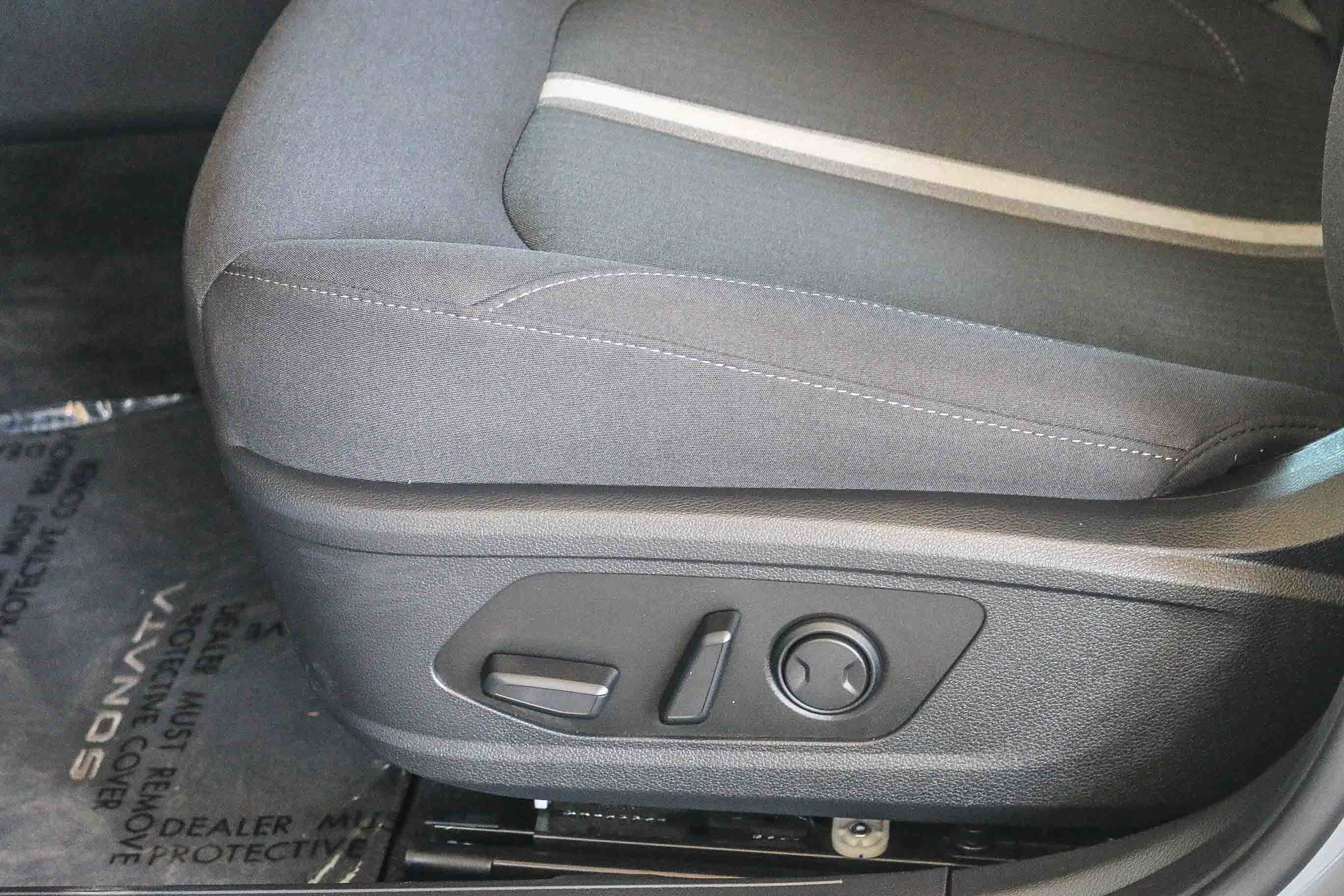 Certified Used 2025 Transmission Blue Hyundai SEL image 21