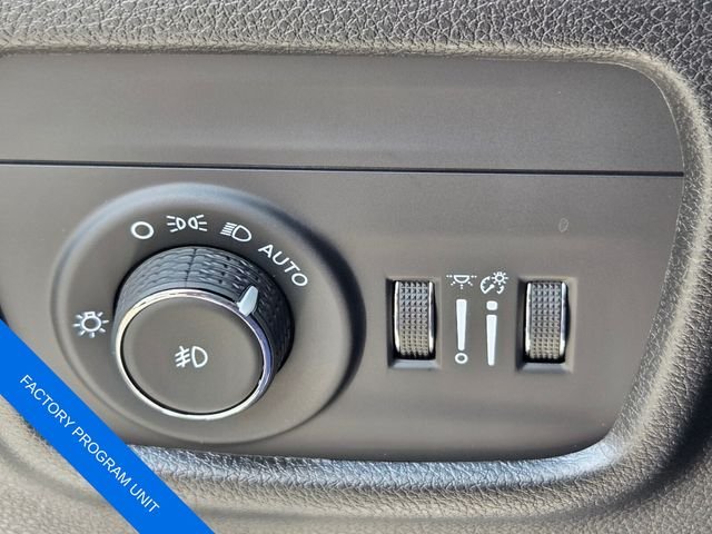 Used 2025 Silver Jeep Limited image 29