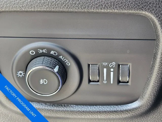 Used 2025 Silver Jeep Limited image 29