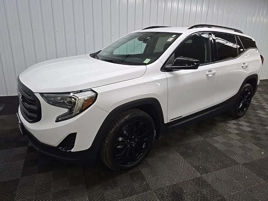 Used 2021 White GMC SLE image 8