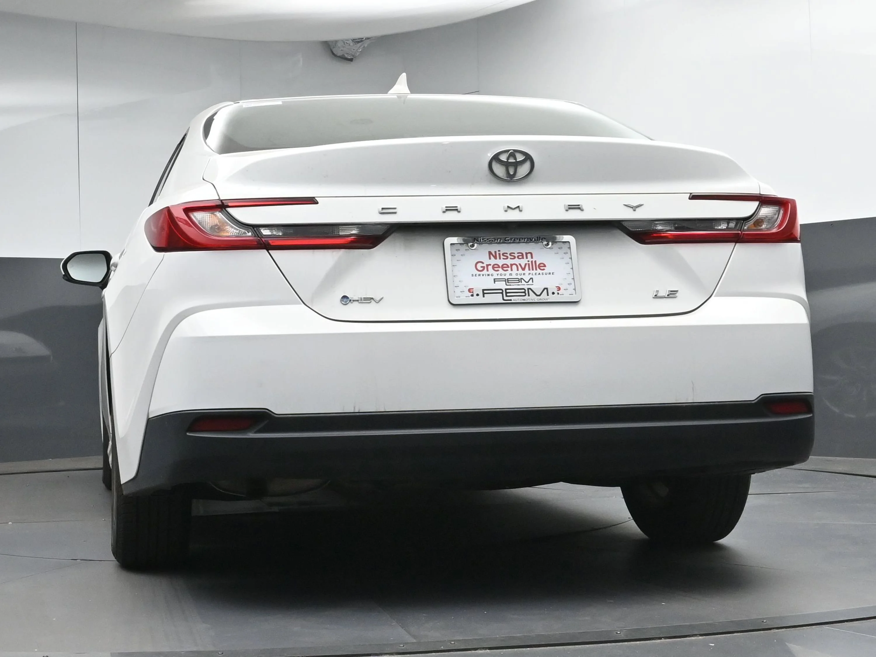 Used 2025 Ice Toyota LE image 25