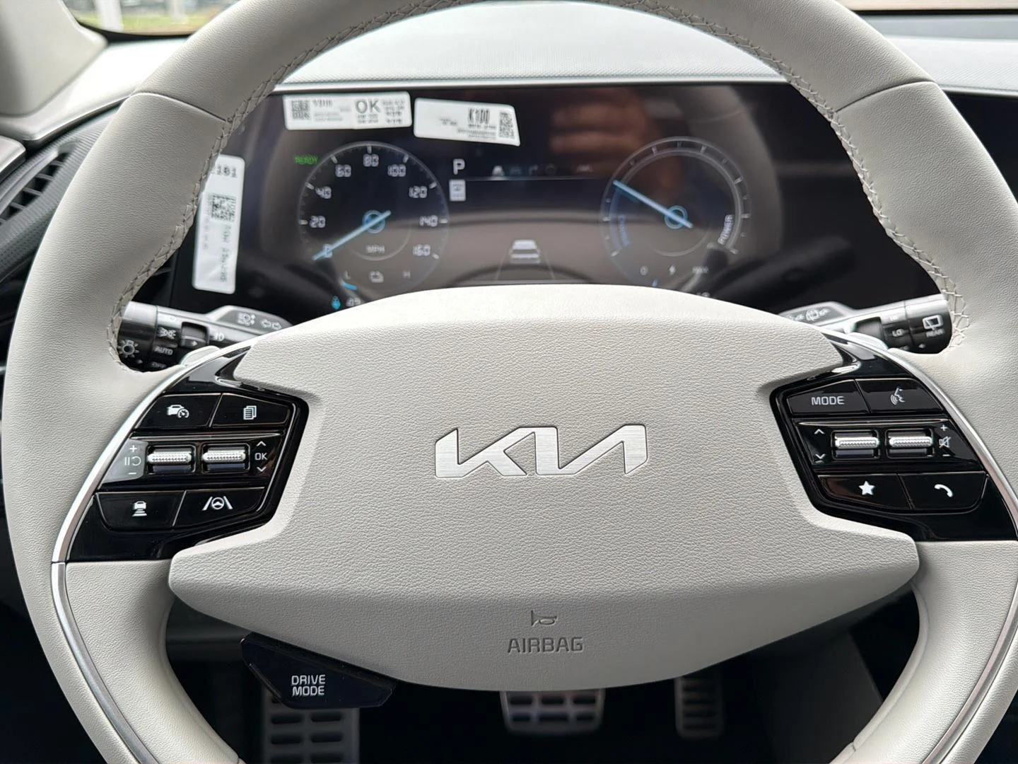 New 2026 Snow White Pearl Kia Wave image 13