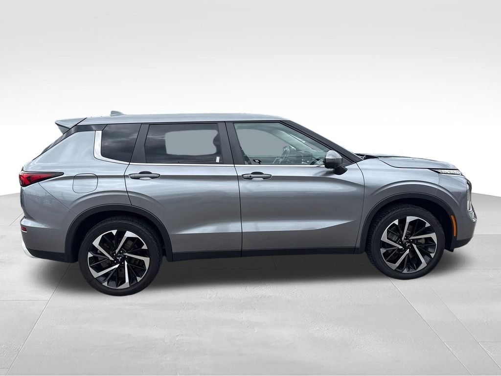 Used 2022 Gray Mitsubishi SE image 6