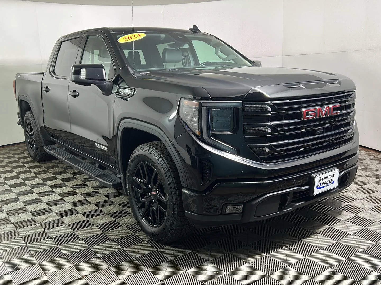Used 2024 Onyx Black GMC Elevation image 4
