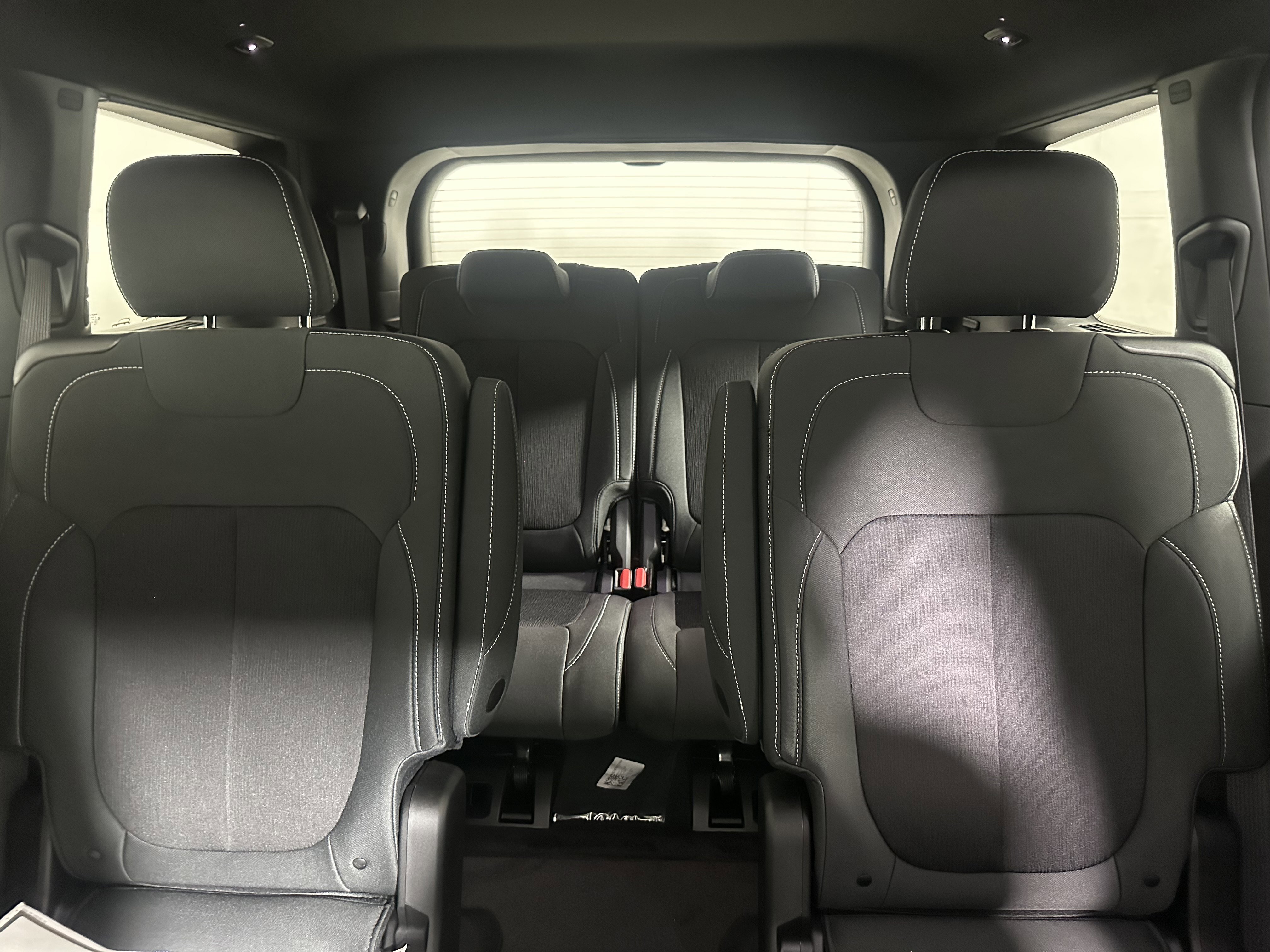 New 2026 Bright White Clear-Coat Exterior Paint Jeep Laredo X image 24