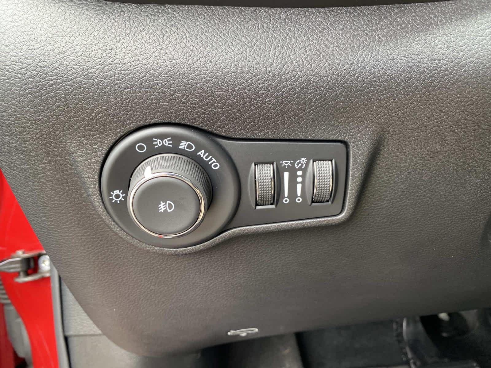 Certified Used 2025 Red Hot Pearlcoat Jeep Limited image 22