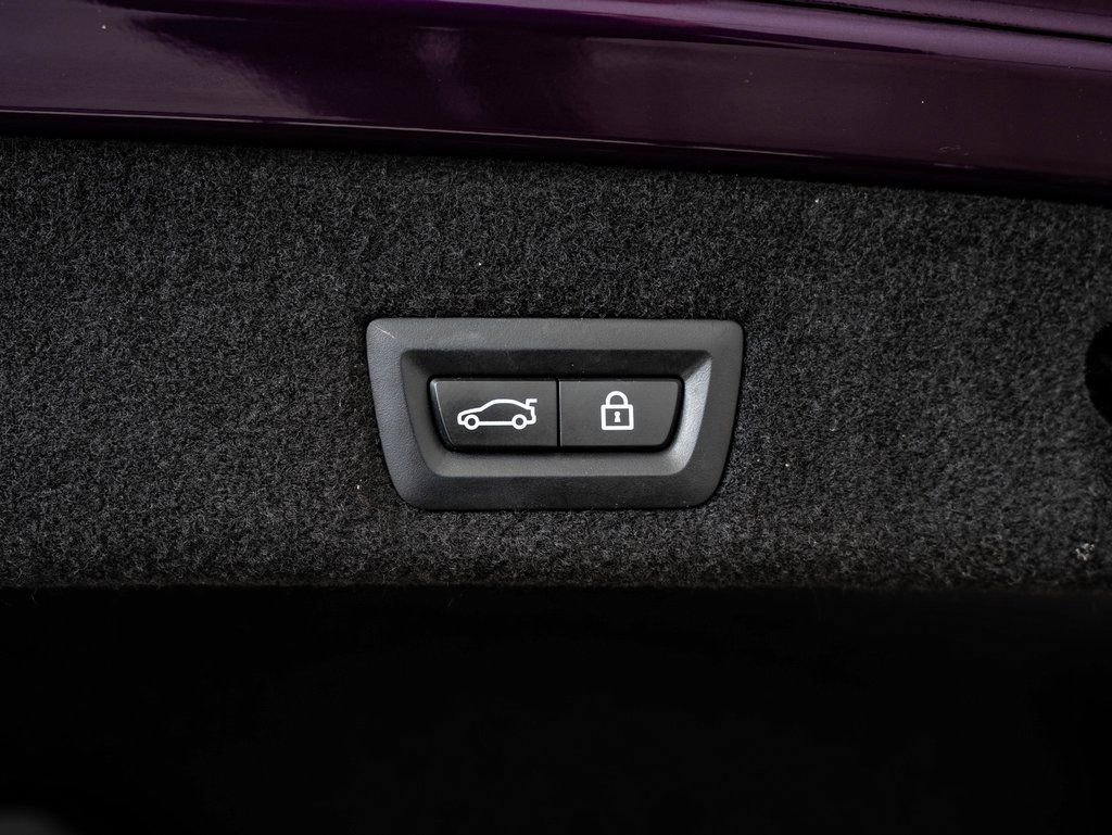 Used 2022 Twilight Purple Metallic BMW ALPINA B7 xDrive image 24