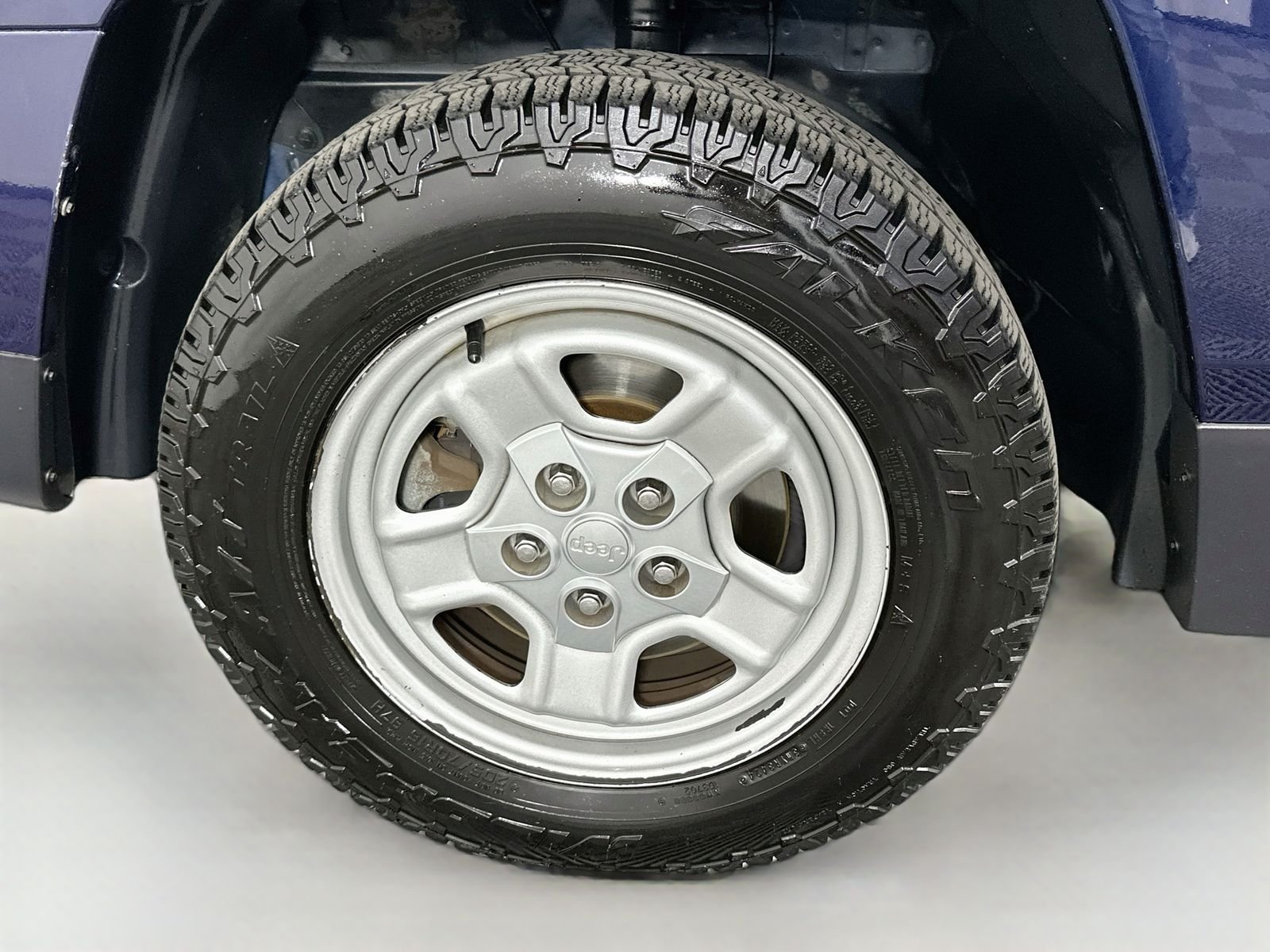 Used 2017 True Blue Pearlcoat Jeep Sport image 26