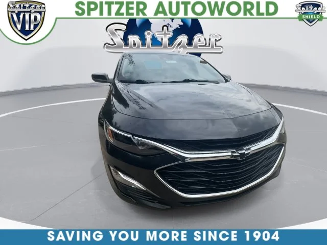 Used 2023 Gray Chevrolet RS image 4
