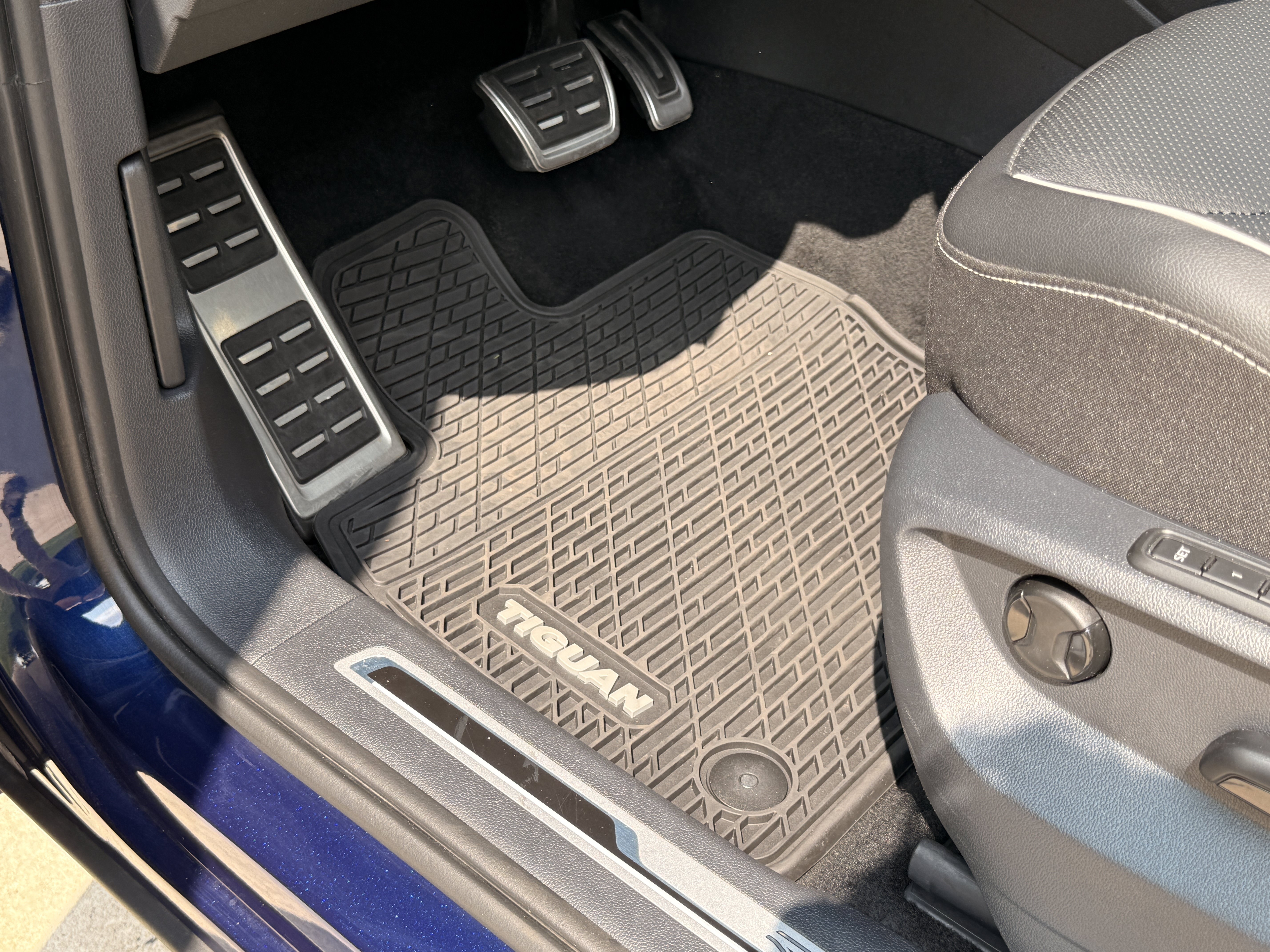 Used 2024 Blue Volkswagen SEL R-Line image 28