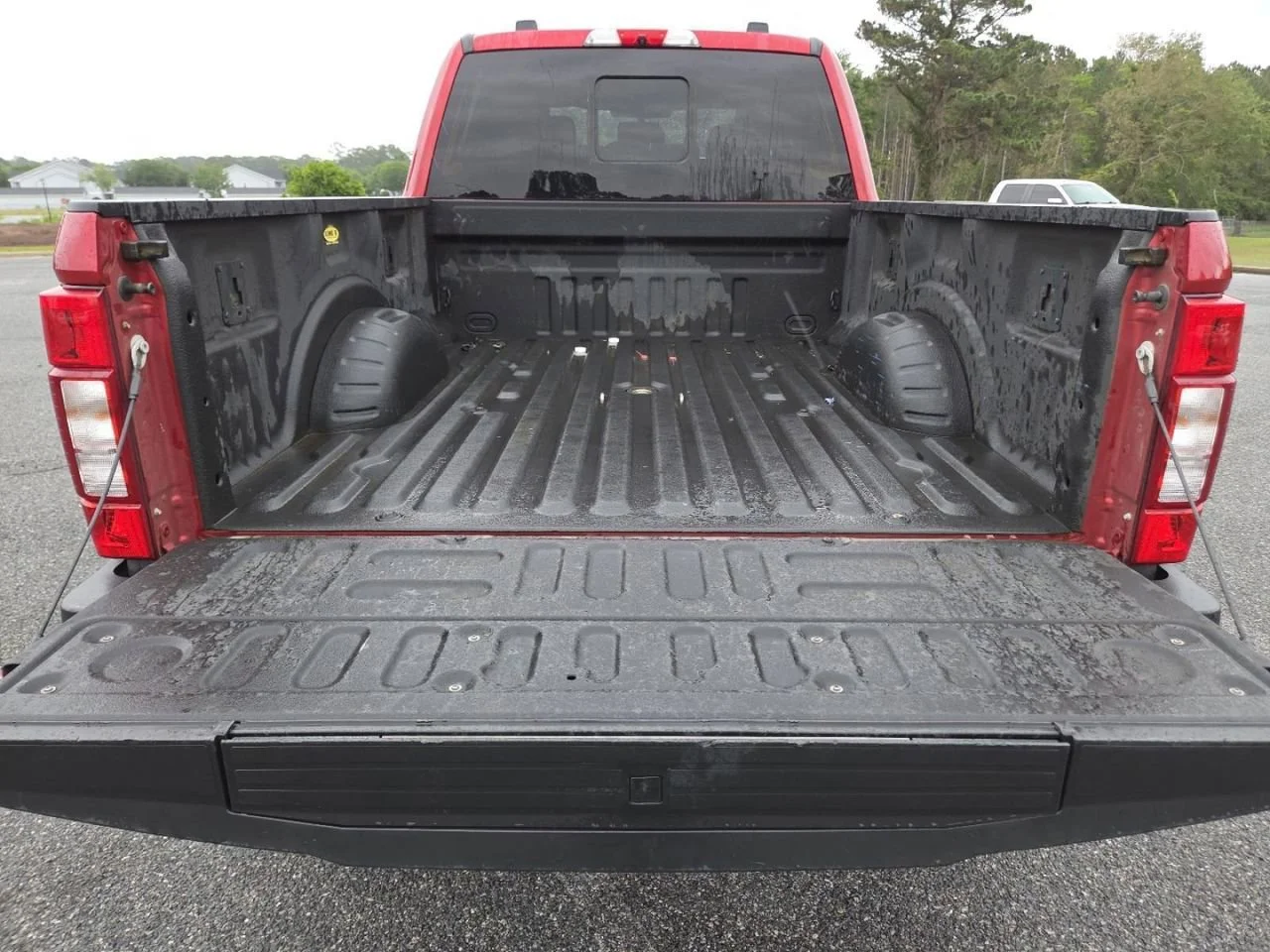 Used 2022  Ford XL image 25
