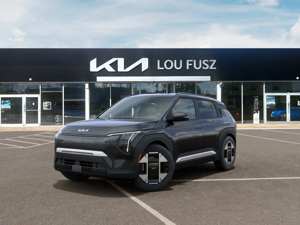 New 2027 Interstellar Gray Kia Wind image 1