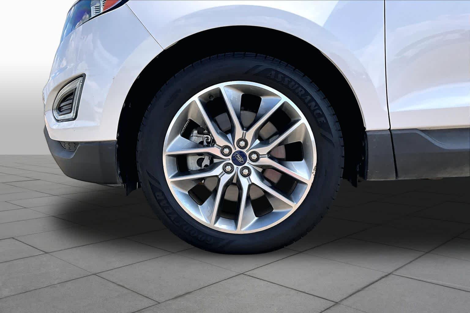 Used 2018 White Platinum Metallic Tri-Coat Ford Titanium image 11