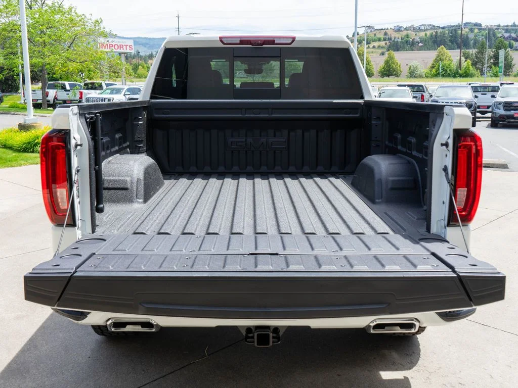 Used 2025 White GMC AT4 image 37