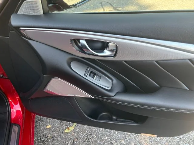 Used 2023 Red INFINITI LUXE image 34