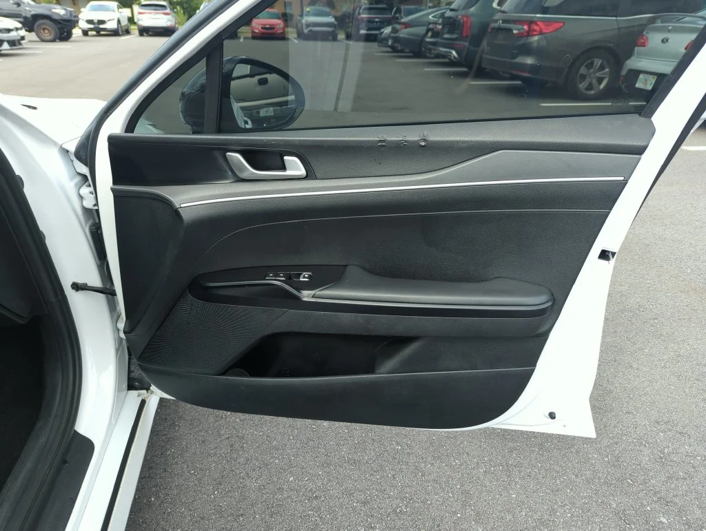 Used 2023 White Kia GT-Line image 34