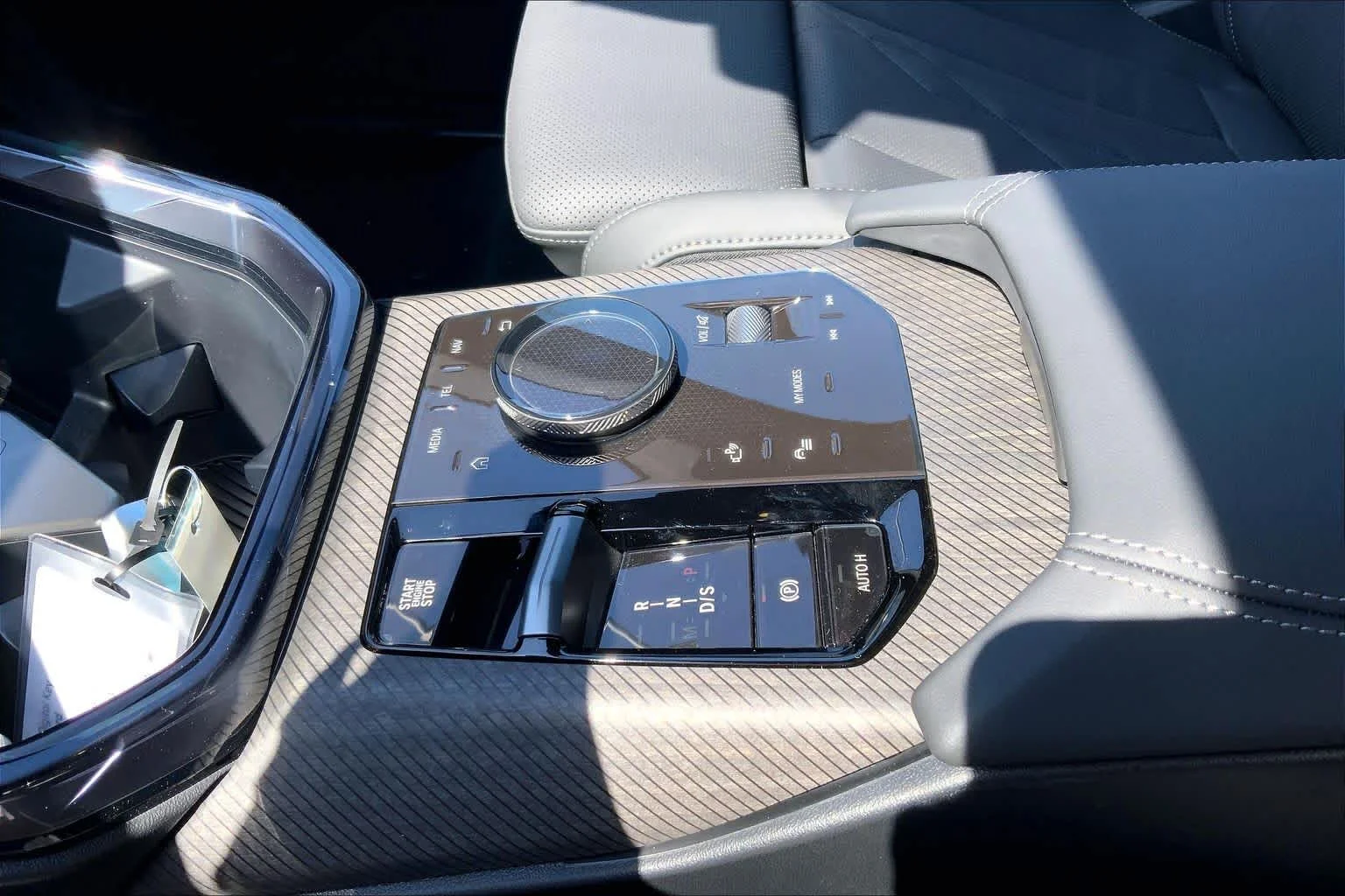 View vehicle photo 7