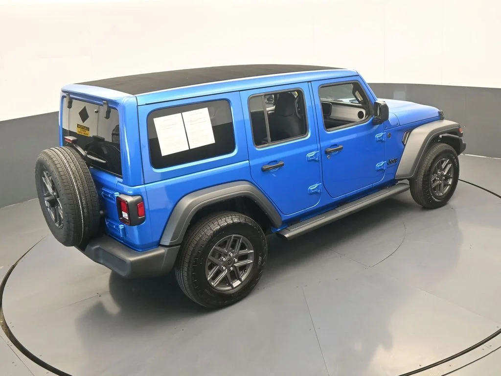 Used 2025 Hydro Blue Pearl Coat Jeep Sport S image 45