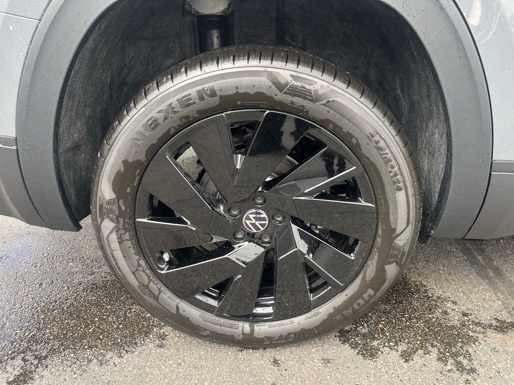 New 2026 Gray Volkswagen 2.0T SE w/Technology image 30