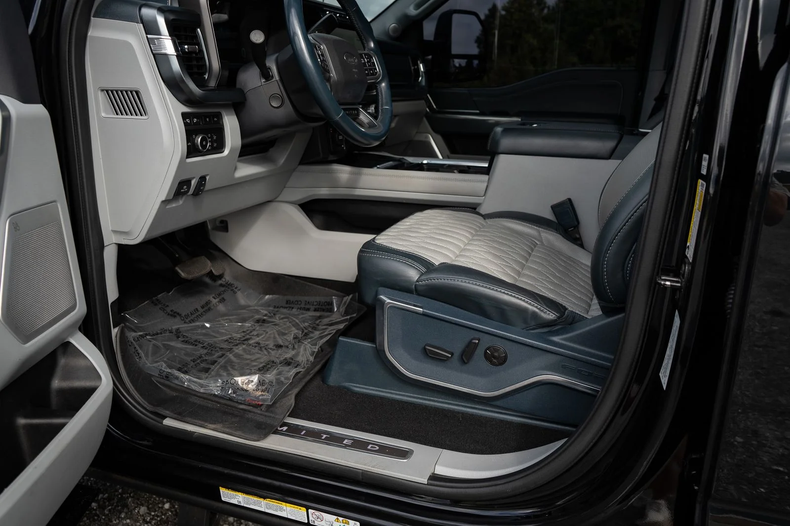 Used 2024 Black Ford Limited image 36