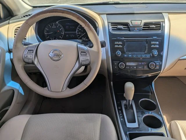 Used 2014 White Nissan 2.5 SV image 22