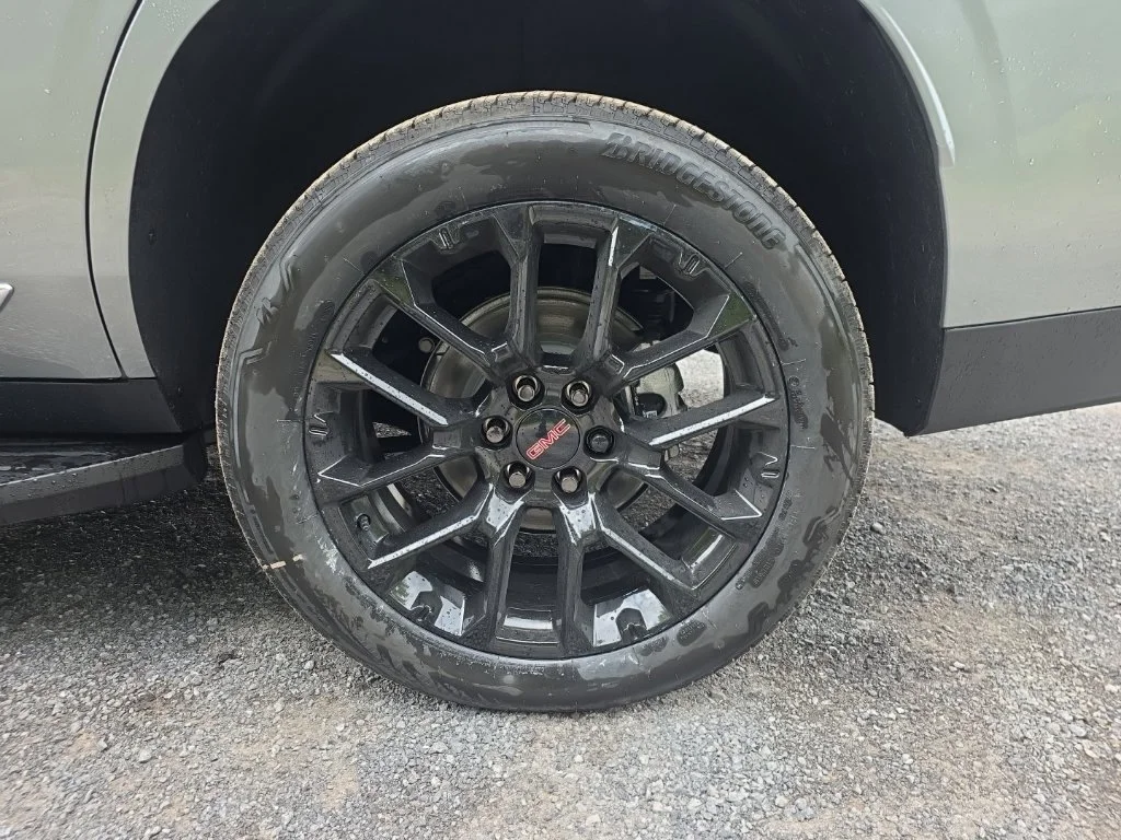 2026 GMC Yukon Denali - Photo 18