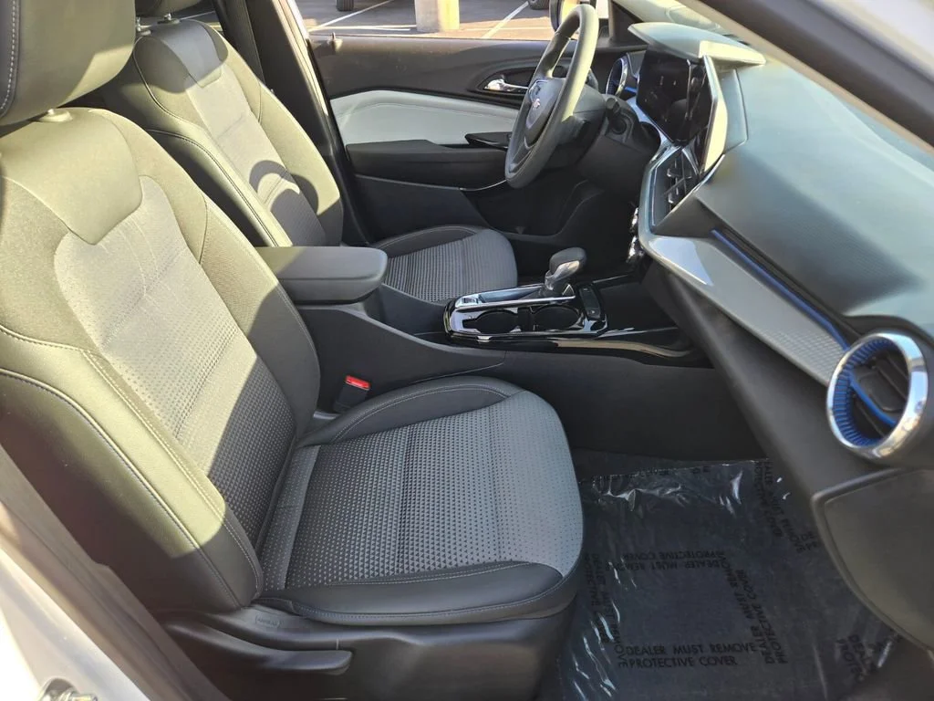 Used 2025 Summit White Chevrolet LT image 15