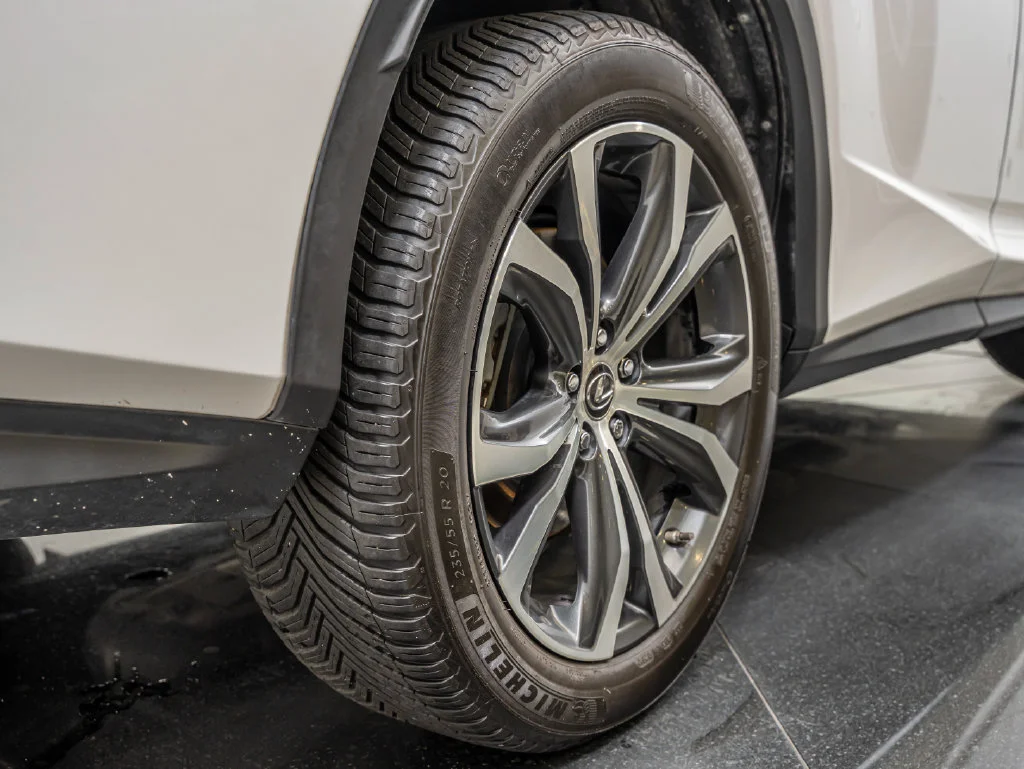 Used 2019 Eminent White Pearl Lexus 350L image 53