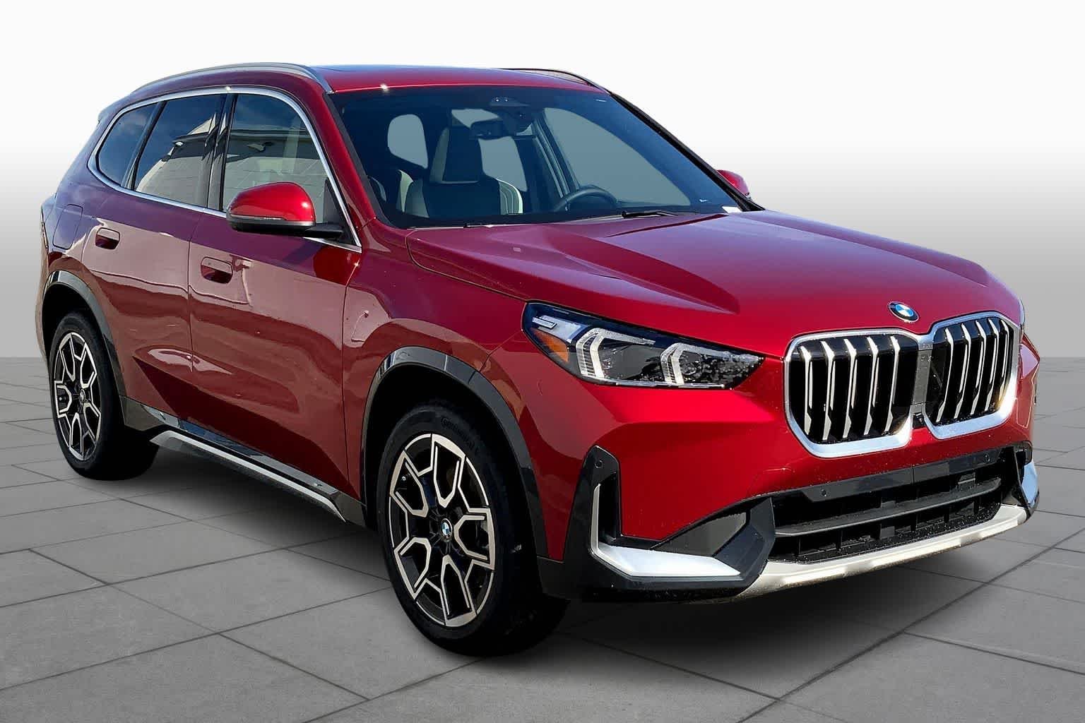 New 2026 Vegas Red Metallic BMW xDrive28i image 2