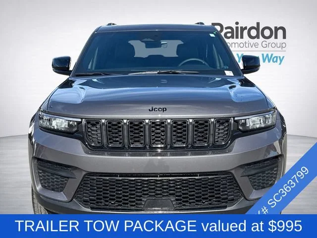 Used 2025 Baltic Gray Metallic Clearcoat Jeep Altitude image 2